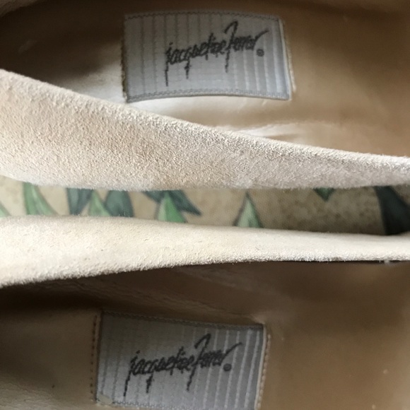 Cream colored suede pumps leather upper - Picture 10 of 11